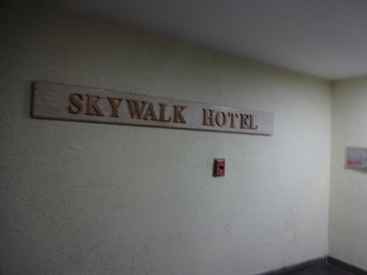 Ampa Skywalk Hotel Csennai Kültér fotó